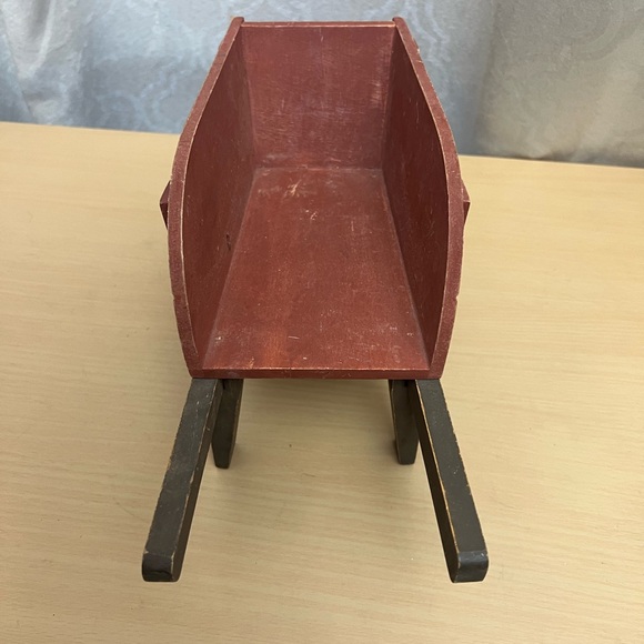 Distressed/rustic wheelbarrow. - Picture 6 of 12